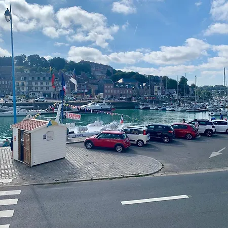 Vue Port Plein Centre & A Pied - Repere Des Marins